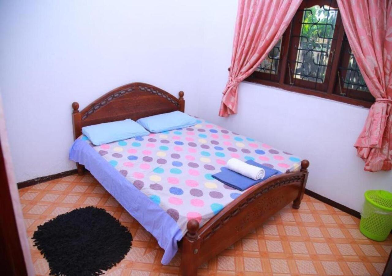 Appartamento Weerakoon Guest Hikkaduwa Esterno foto