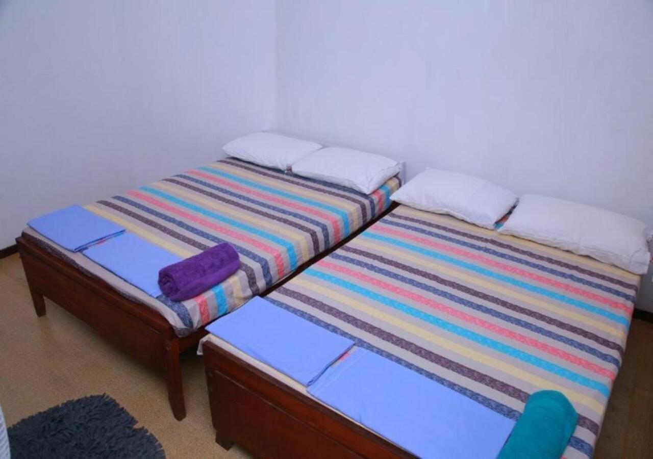 Appartamento Weerakoon Guest Hikkaduwa Esterno foto