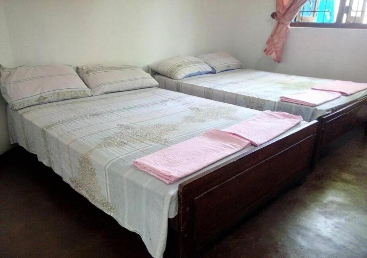 Appartamento Weerakoon Guest Hikkaduwa Esterno foto