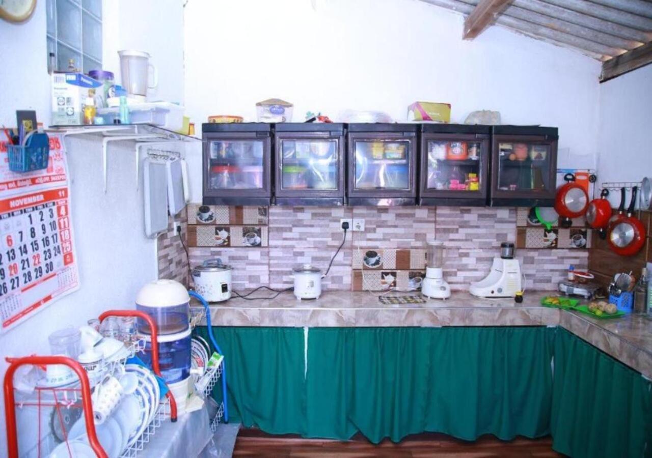 Appartamento Weerakoon Guest Hikkaduwa Esterno foto