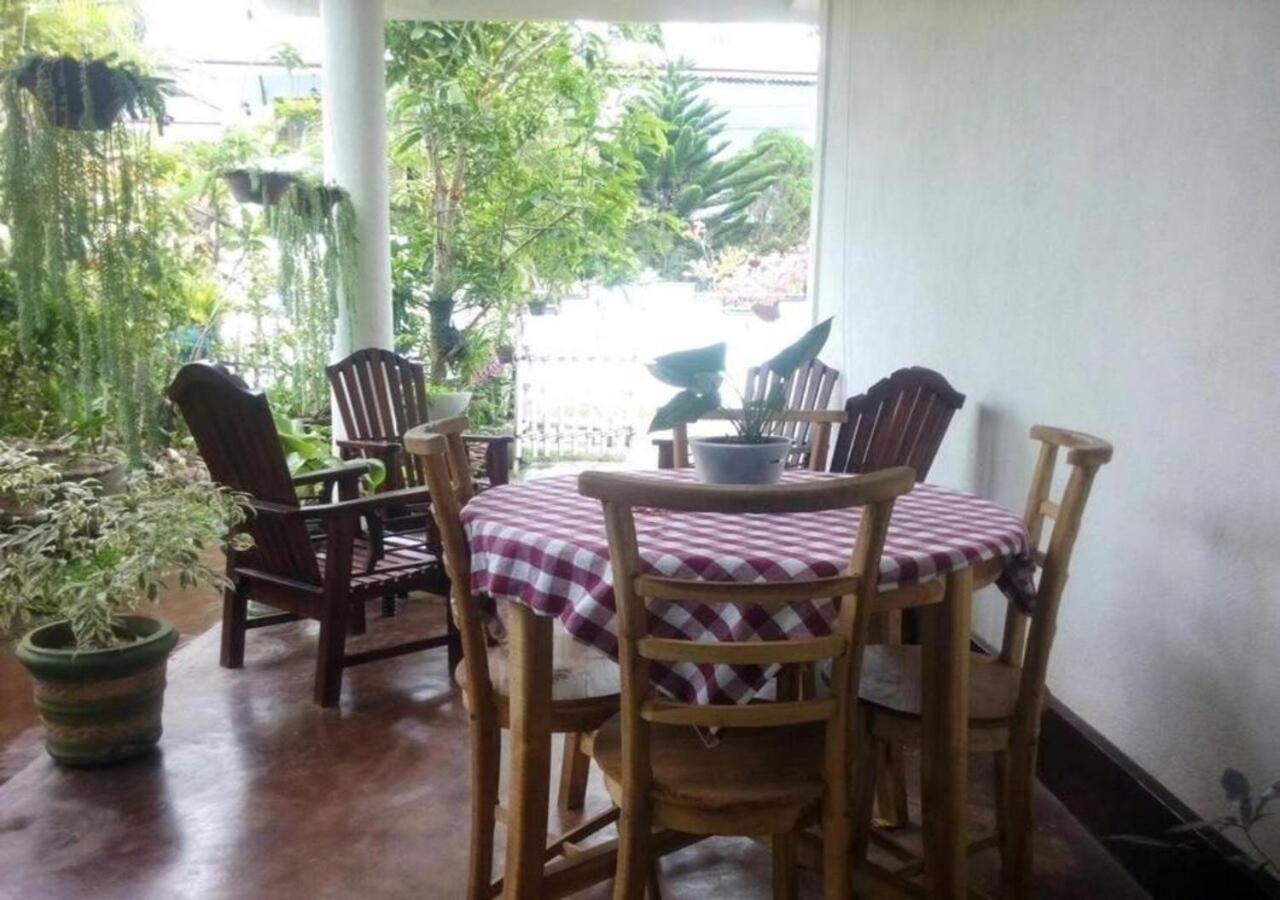 Appartamento Weerakoon Guest Hikkaduwa Esterno foto