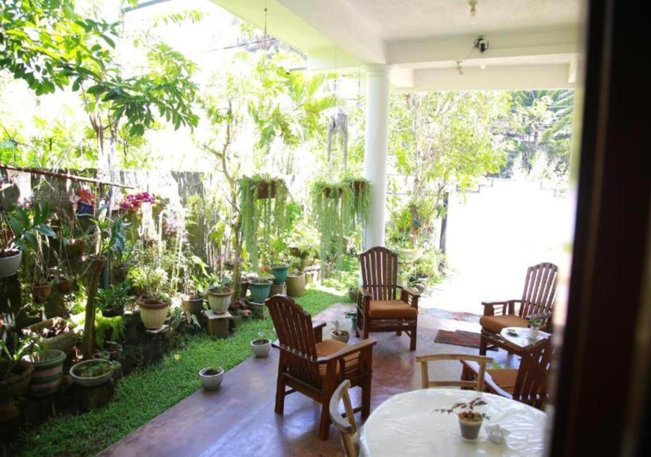 Appartamento Weerakoon Guest Hikkaduwa Esterno foto
